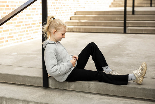 Tyngdehoodie som hjælpemiddel i skolen